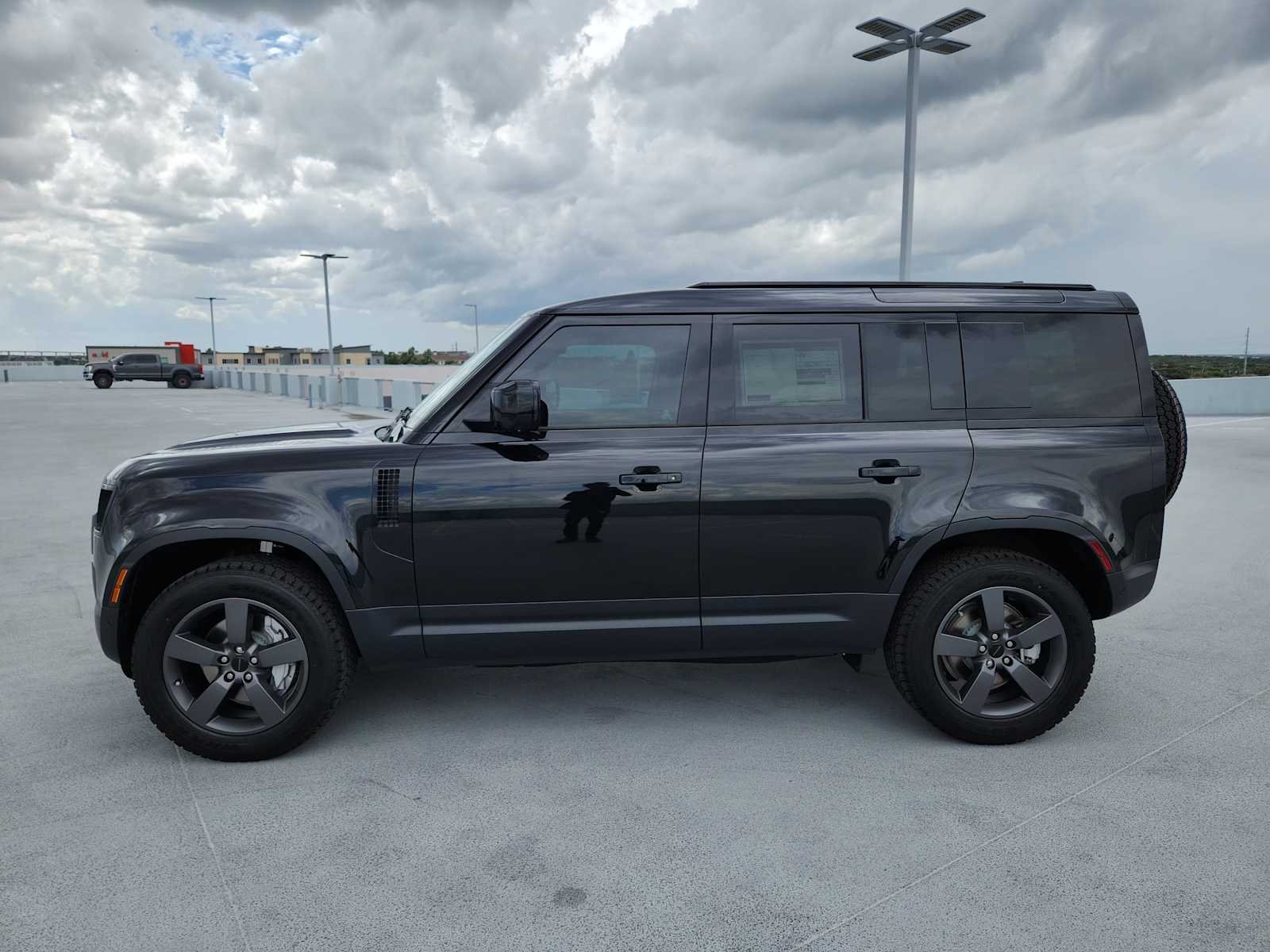 New 2026 Santorini Black LAND ROVER S image 4