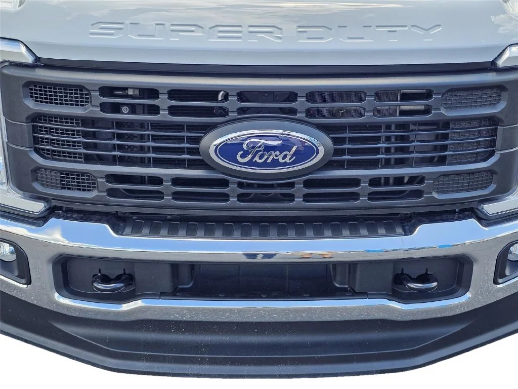 Used 2026 Oxford White Ford XL image 3