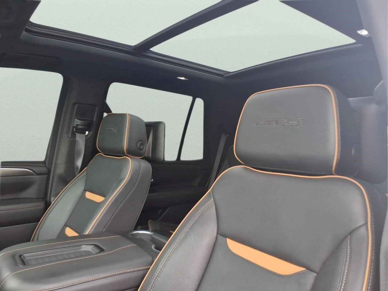 Used 2024 White Frost Tricoat GMC AT4 image 20