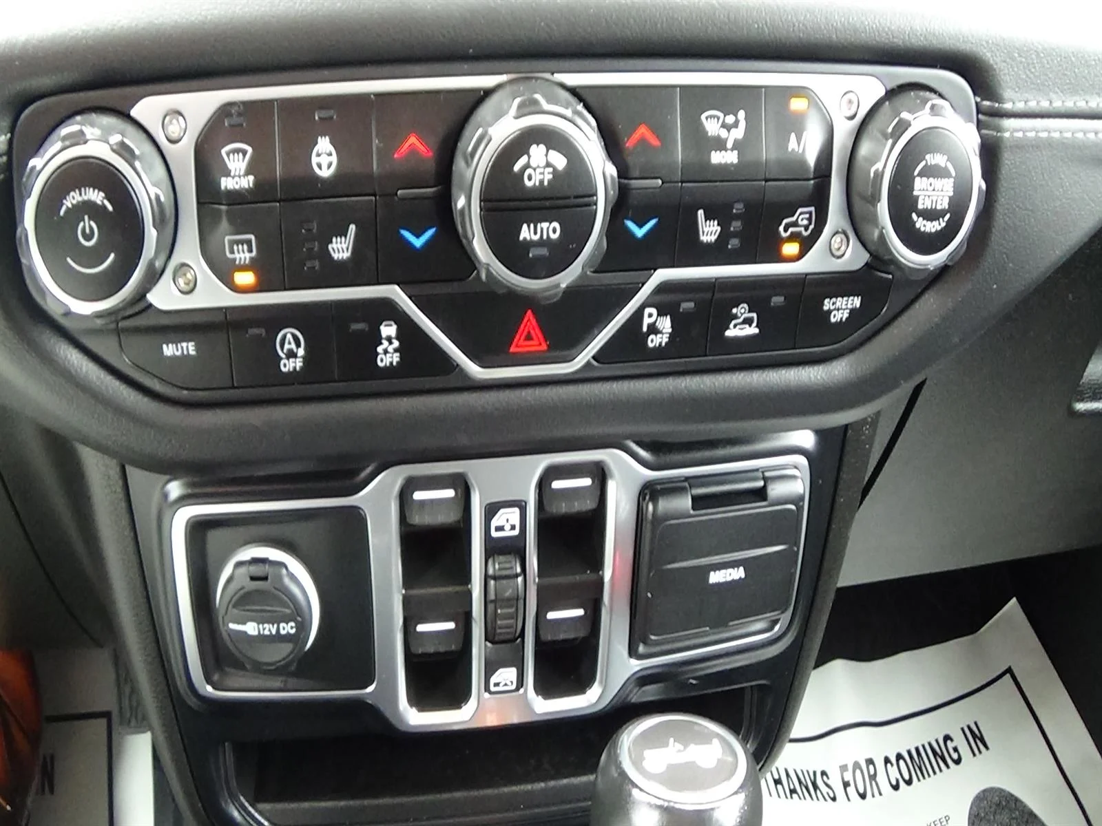 Certified Used 2024 Anvil Clear Coat (pds) Jeep Sahara image 29