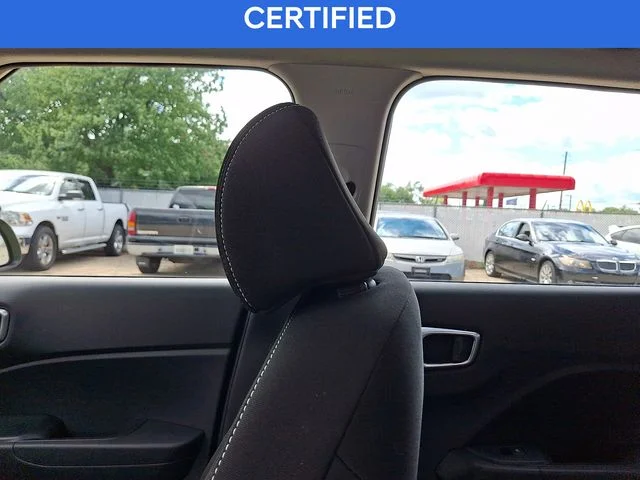 Used 2023 Green Hyundai SEL image 17