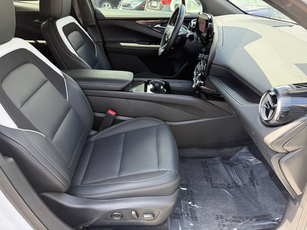 Used 2024 Summit White Chevrolet LT image 16