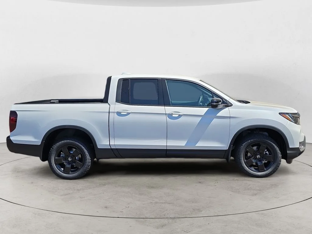 New 2026 Platinum White Pearl Honda Black Edition image 4