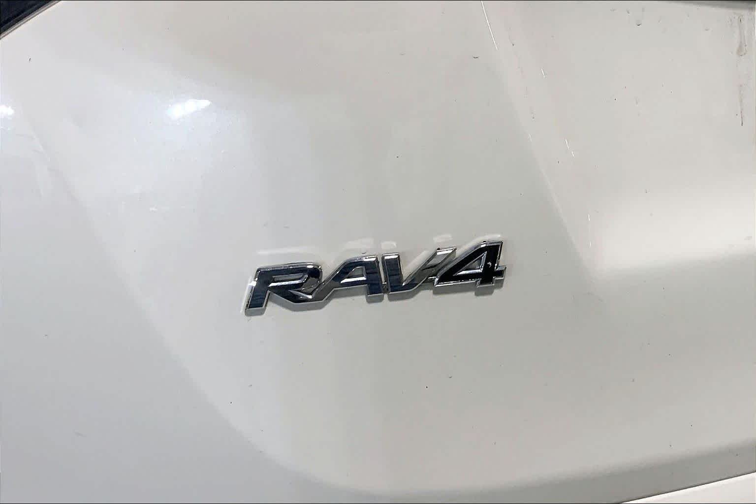 Used 2017 Blizzard Pearl Toyota Limited image 31