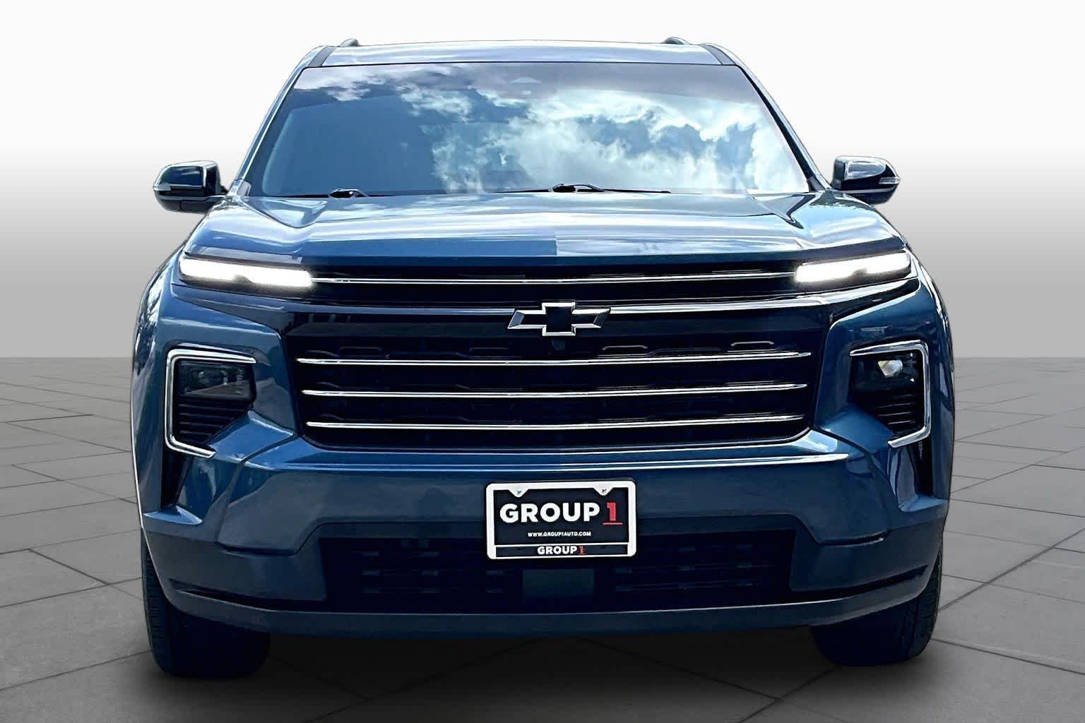 Used 2025 Lakeshore Blue Metallic Chevrolet FWD LT image 4