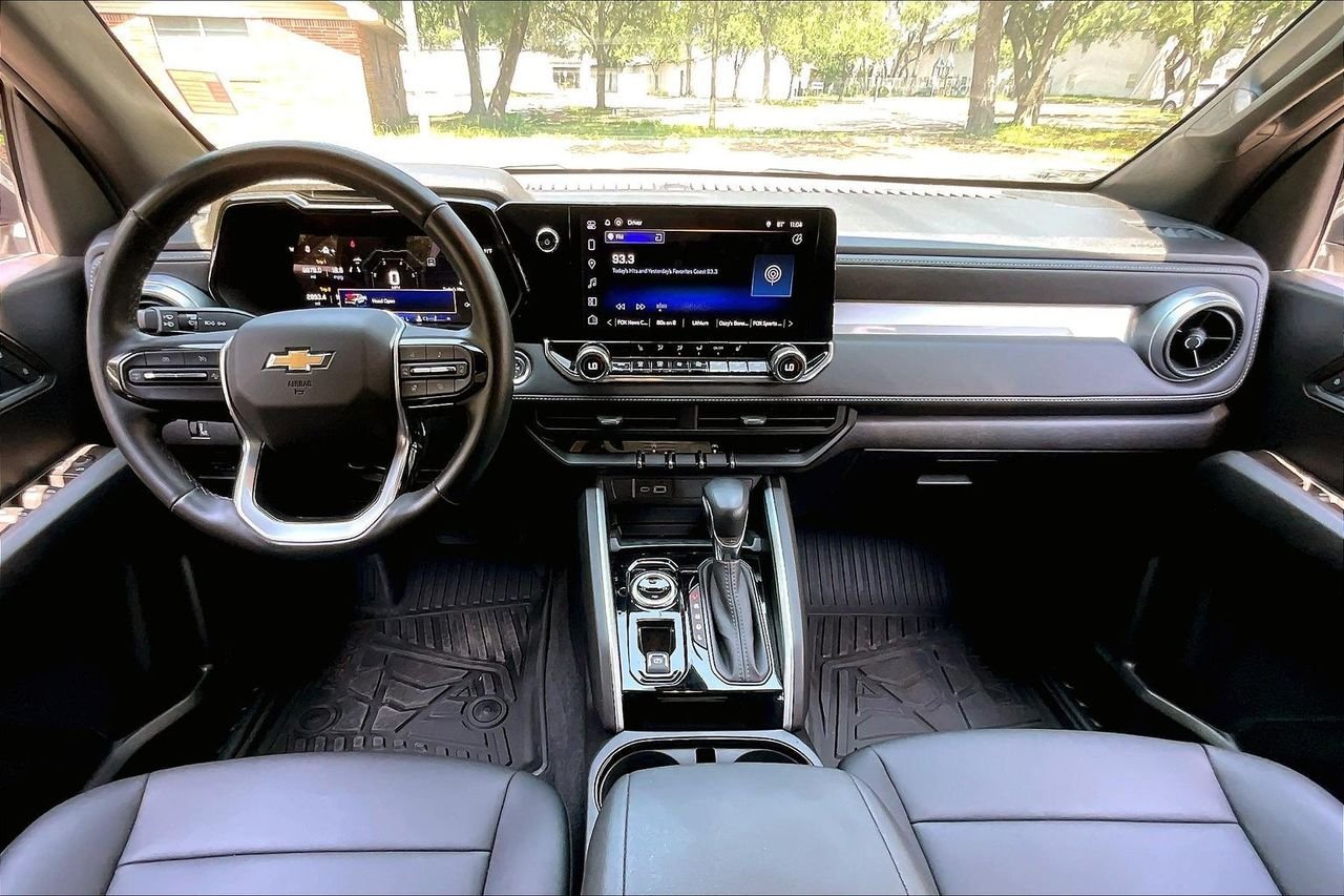 Used 2025 White Chevrolet LT image 7