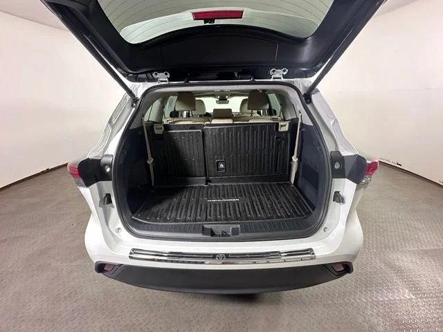 Used 2025 Beige Toyota XLE image 14