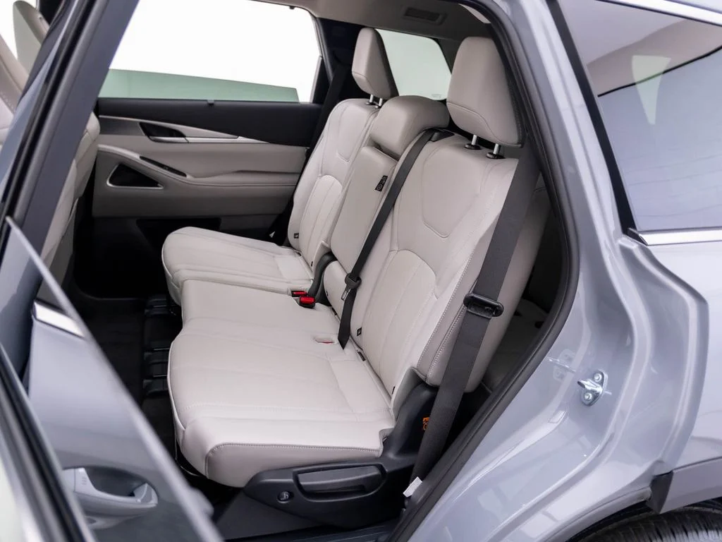 New 2026 HARBOR GRAY INFINITI Luxe AWD image 17
