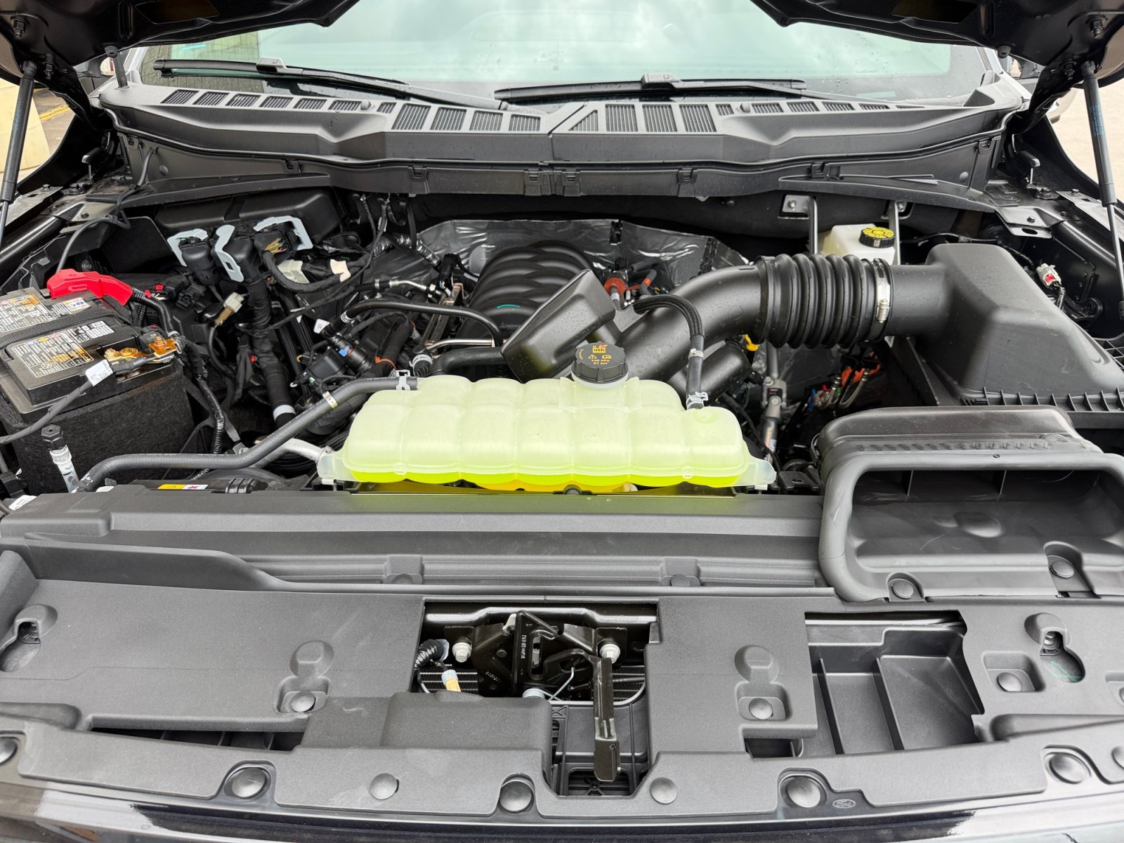 New 2026 Carbonized Gray Metallic Ford XLT image 20