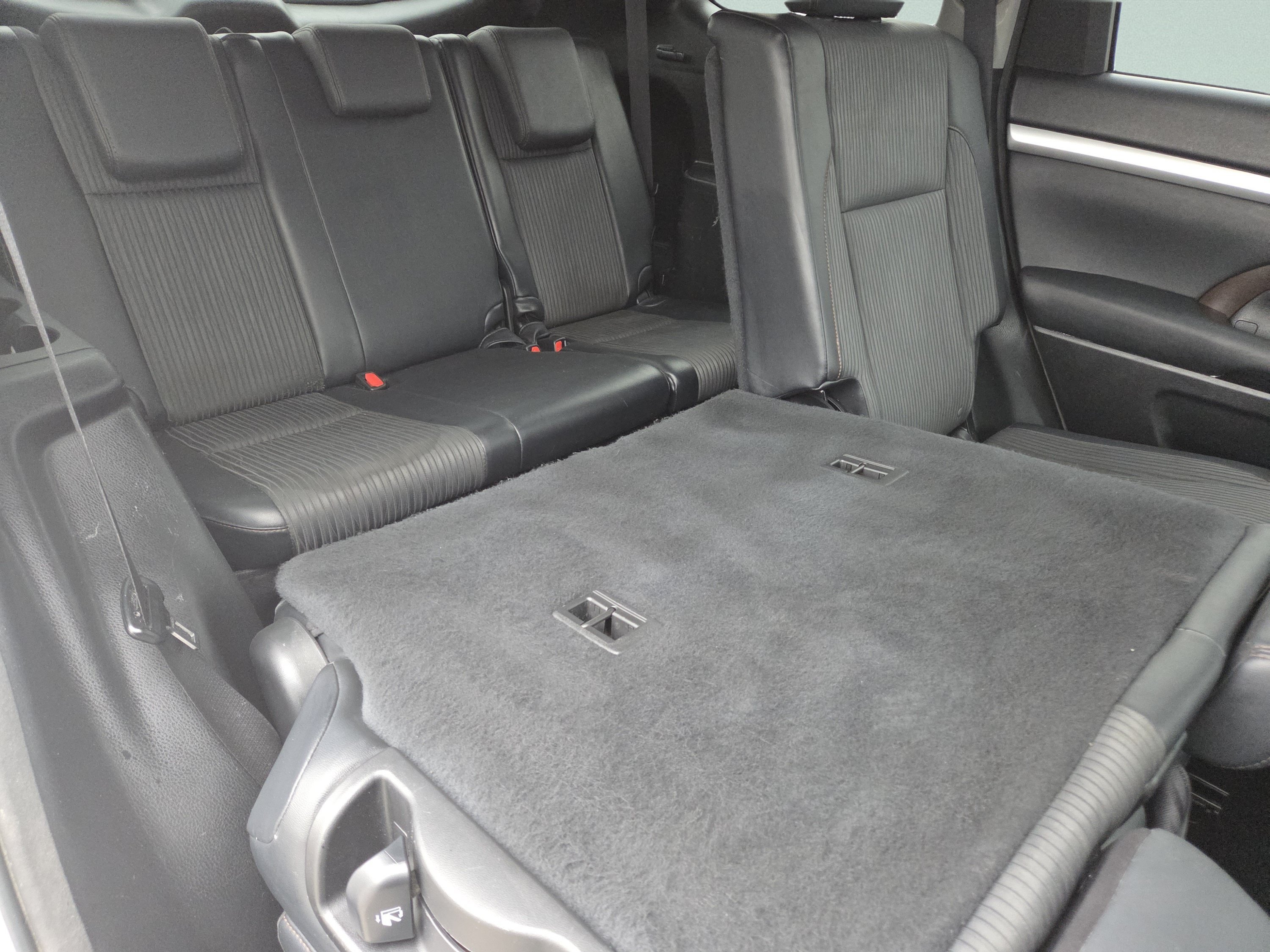 Used 2015 Silver Sky Metallic Toyota LE Plus V6 image 5