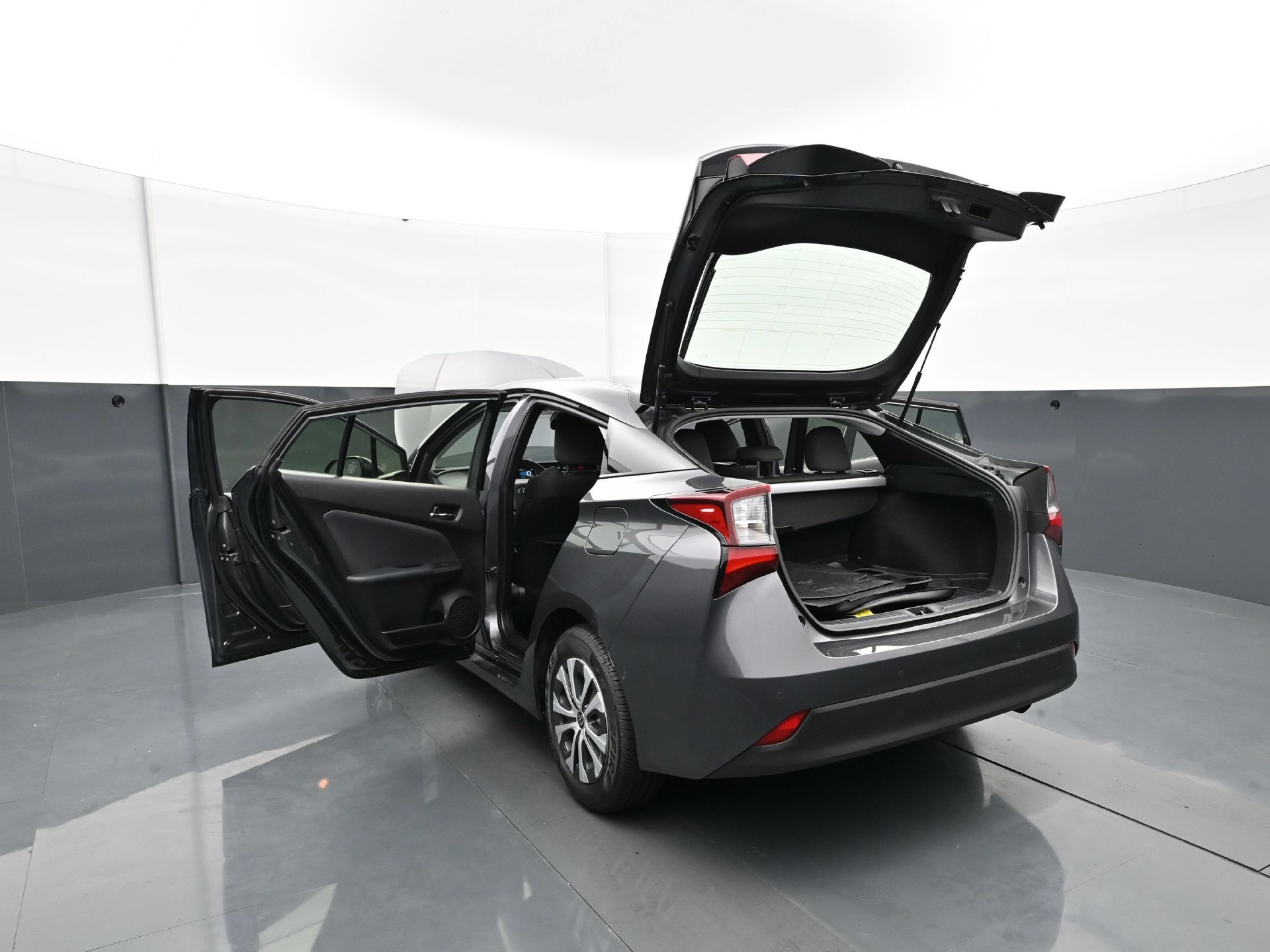 Used 2019 Magnetic Gray Metallic Toyota LE AWD-e image 34