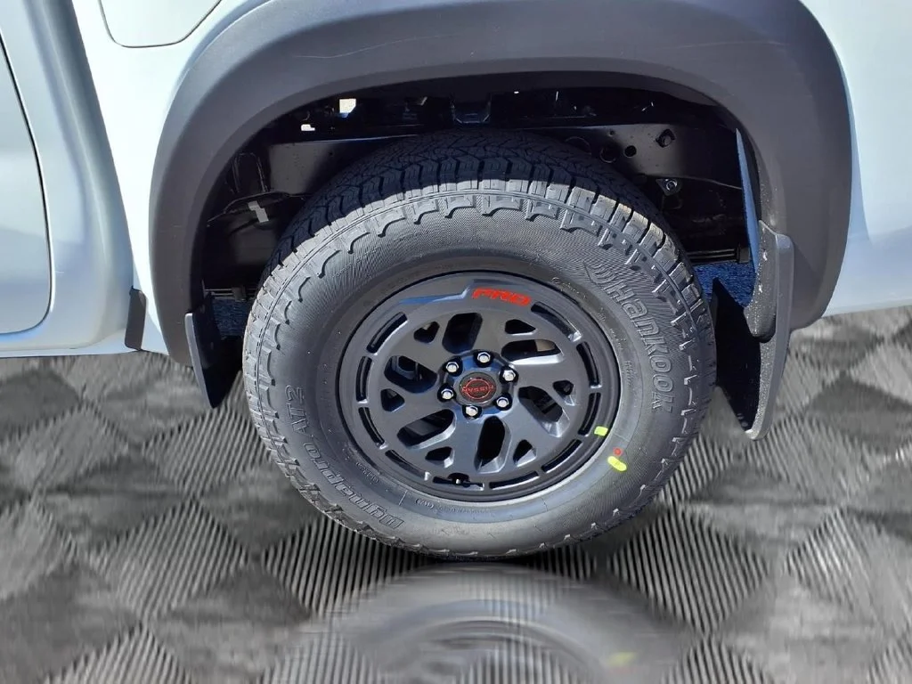 New 2027 White Nissan PRO-4X image 24
