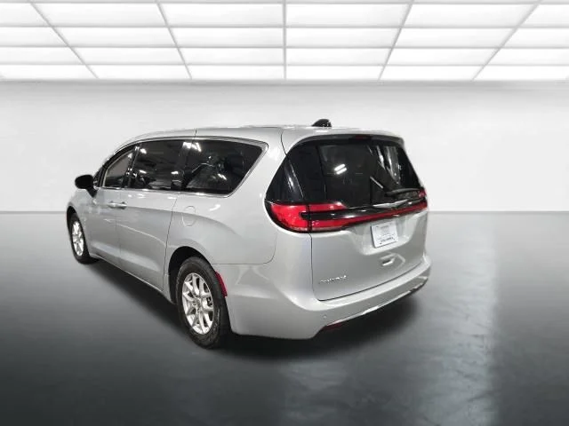 Used 2023 Silver Chrysler Touring L image 6