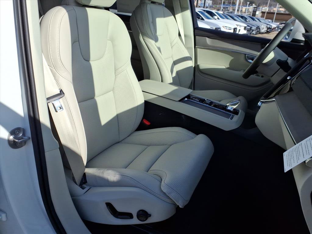 New 2026 Crystal White Volvo Ultra image 4