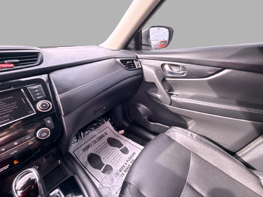 Used 2018 White Nissan SL image 24