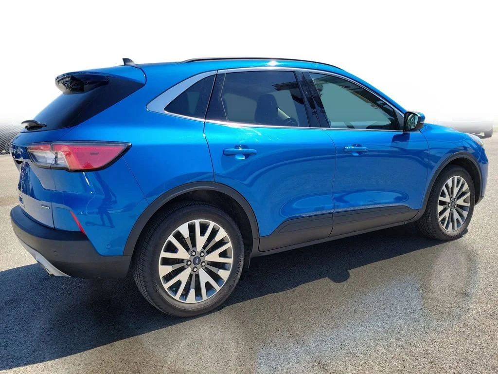 Used 2020  Ford Titanium Hybrid image 4
