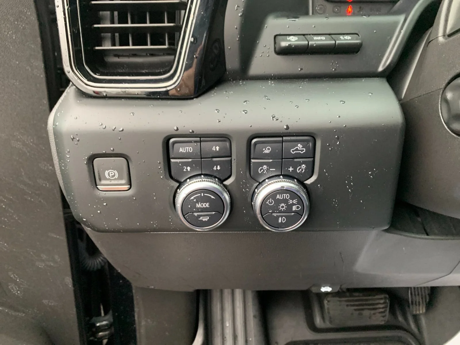 Used 2024 Onyx Black GMC AT4 image 30