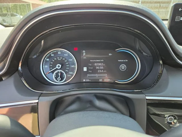 Used 2025 White Genesis 2.5T image 32