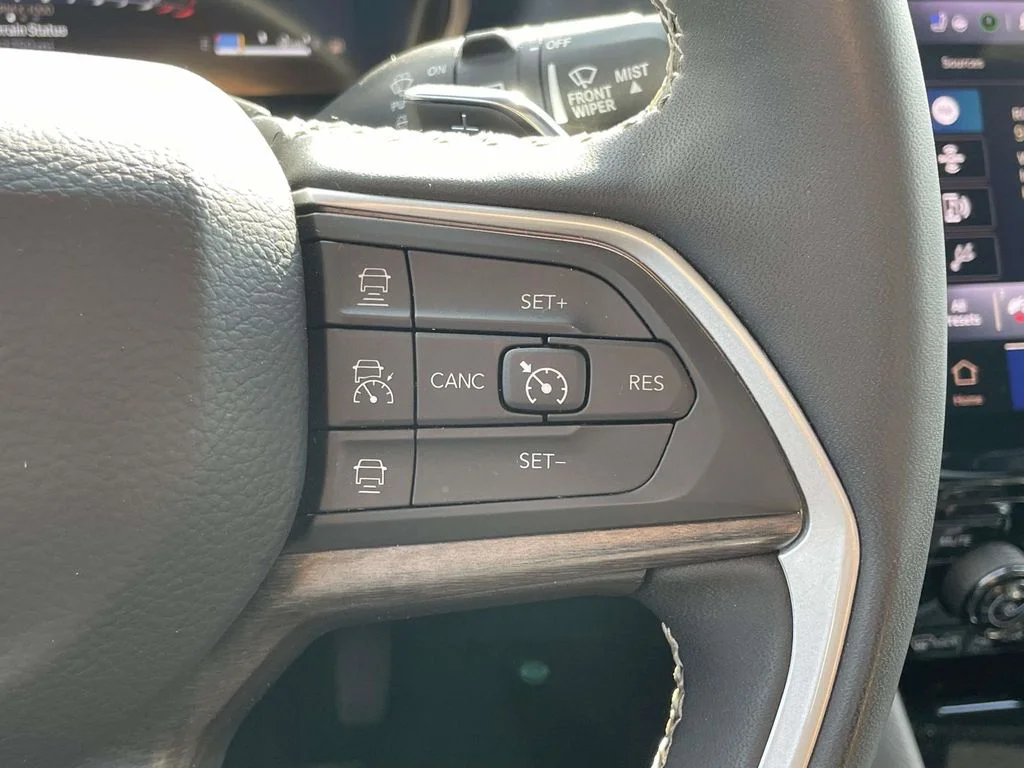Used 2024 Bright White Clearcoat Jeep Limited image 11