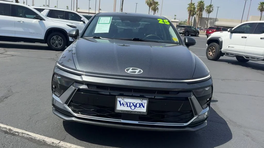 Used 2025 Gray Hyundai SEL image 4