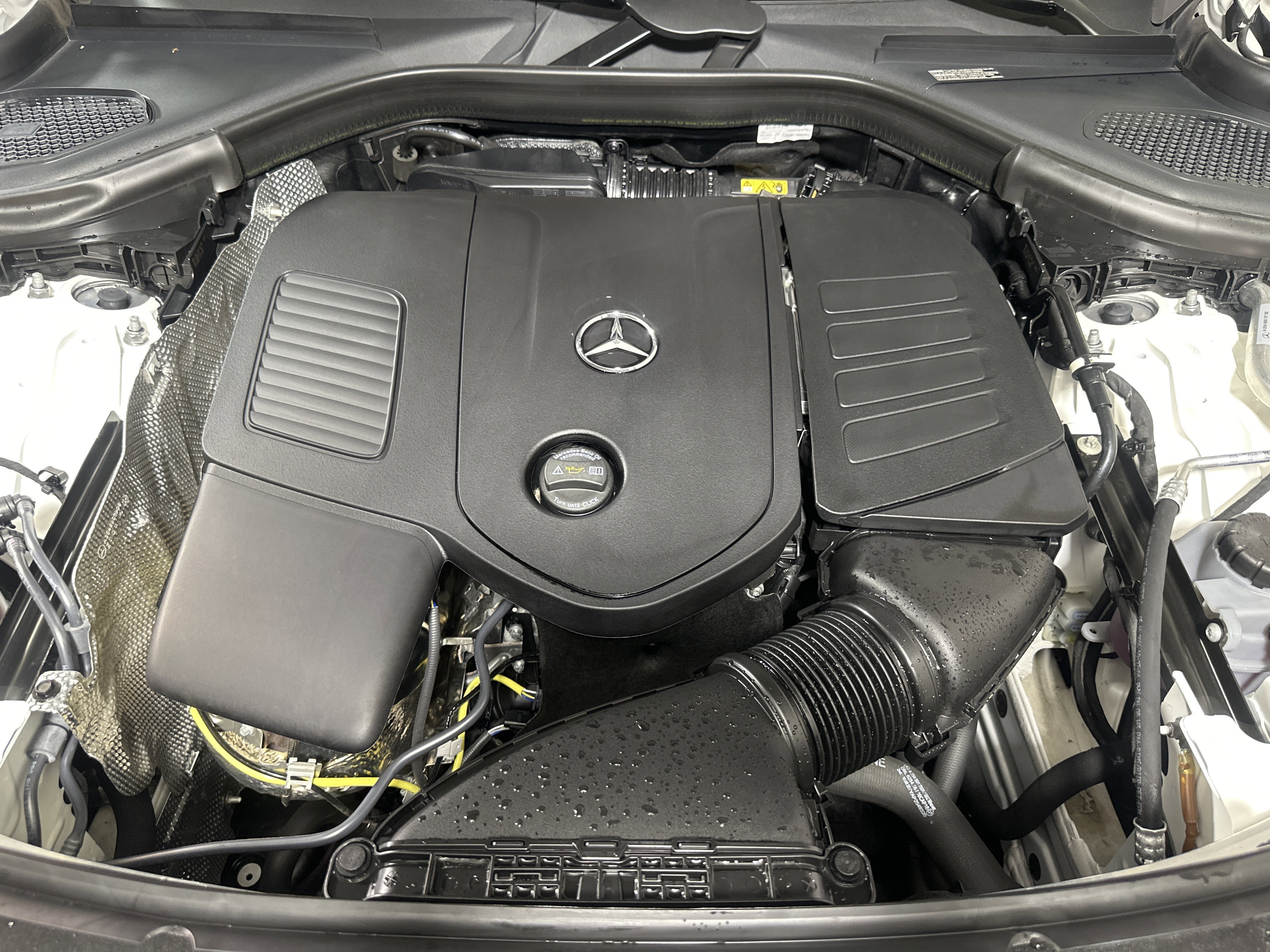 Used 2025 White Mercedes-Benz GLC 300 image 25