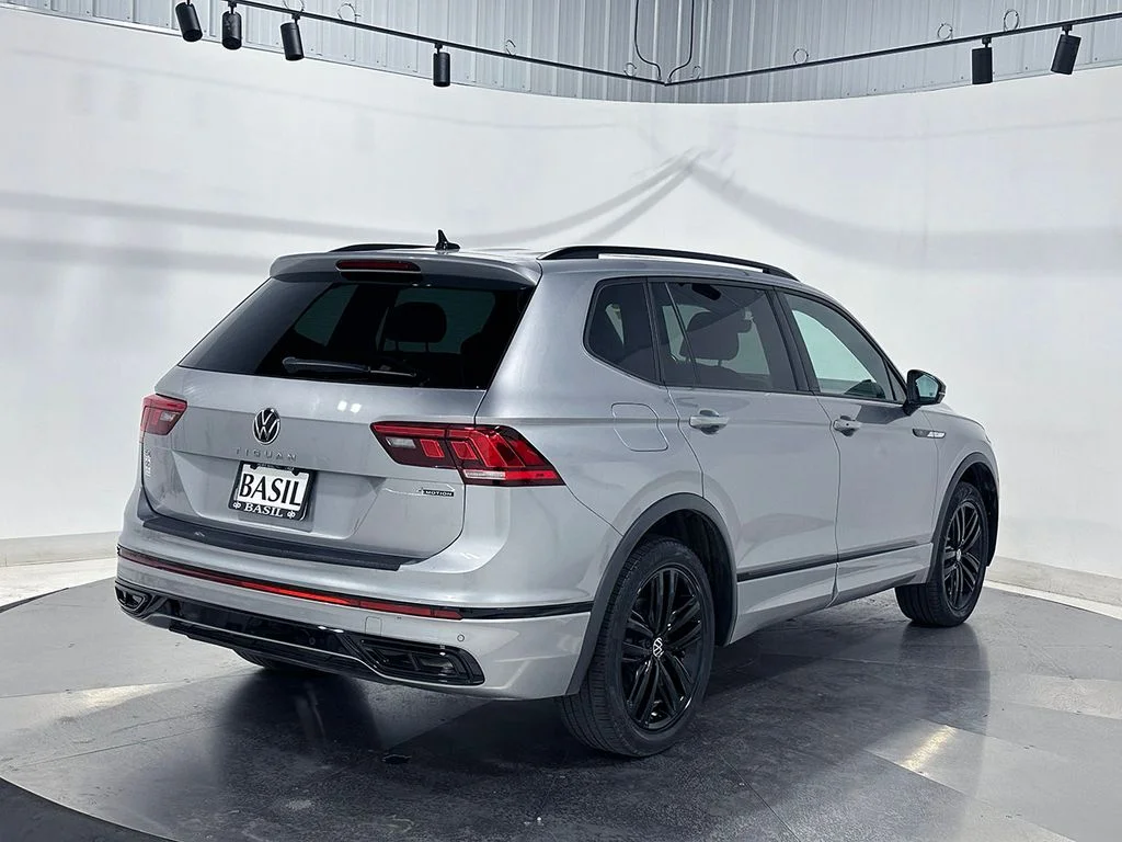 Used 2022  Volkswagen 2.0T SE R-Line Black image 11