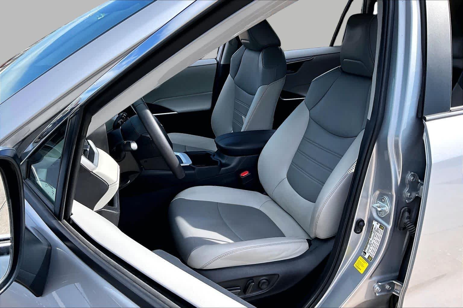 Used 2024 Silver Sky Metallic Toyota XLE Premium image 8
