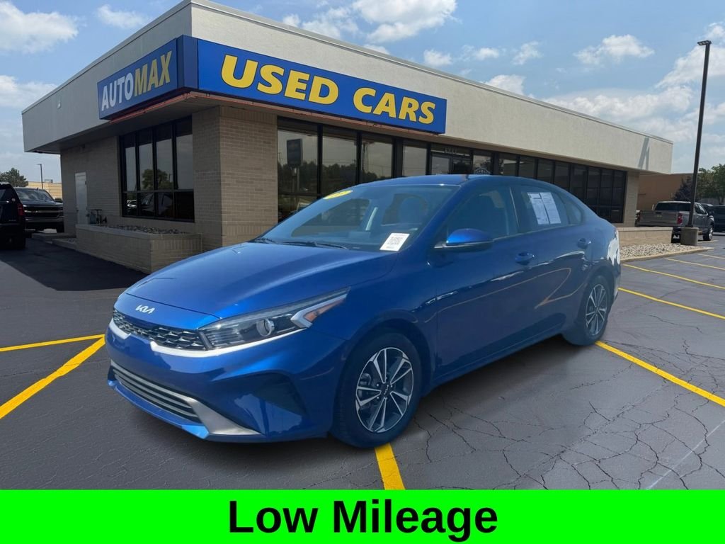 Used 2023 Deep Sea Blue Kia LXS image 1