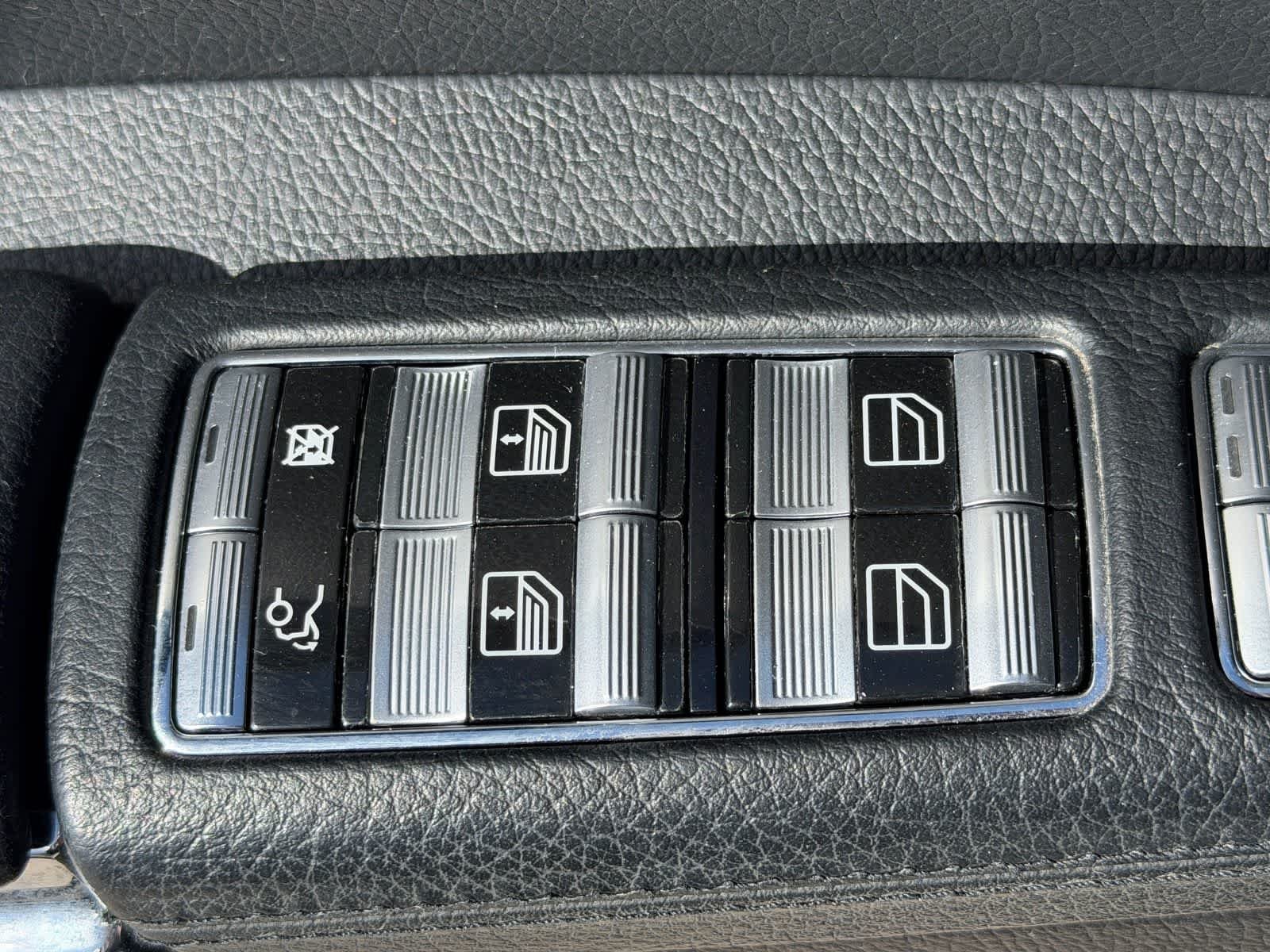 Used 2007 Gray Mercedes-Benz 5.5L V8 image 12
