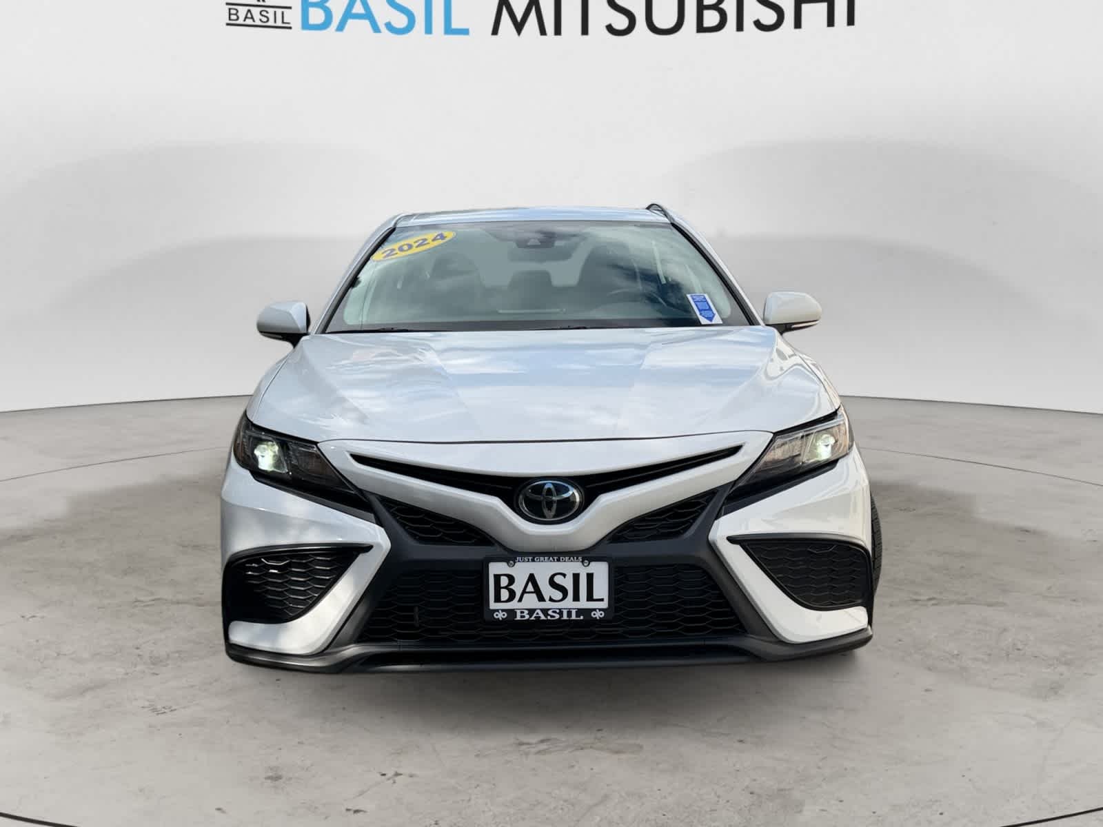 Used 2024 Ice Cap Toyota SE image 8