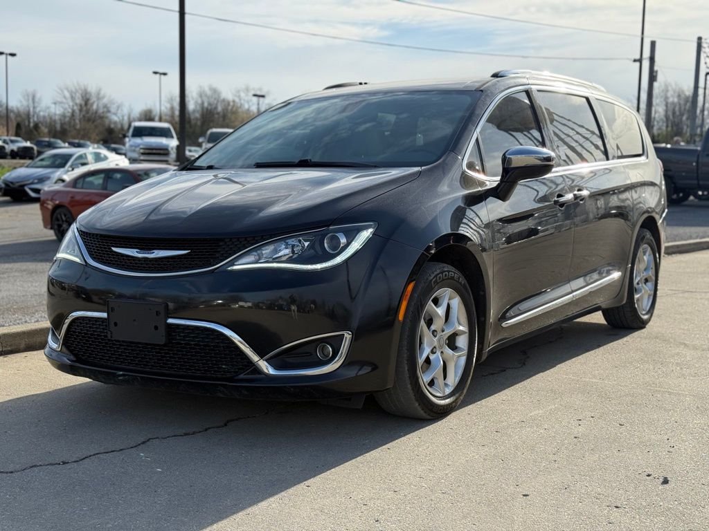 Used 2020 Chrysler Pacifica Limited with VIN 2C4RC1GG9LR147984 for sale in Crestwood, KY