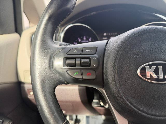 Used 2016 Black Kia SXL image 11