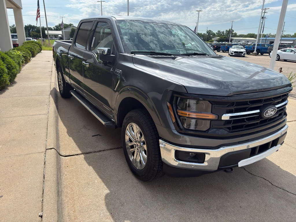 New 2026 Carbonized Gray Metallic Ford XLT image 4