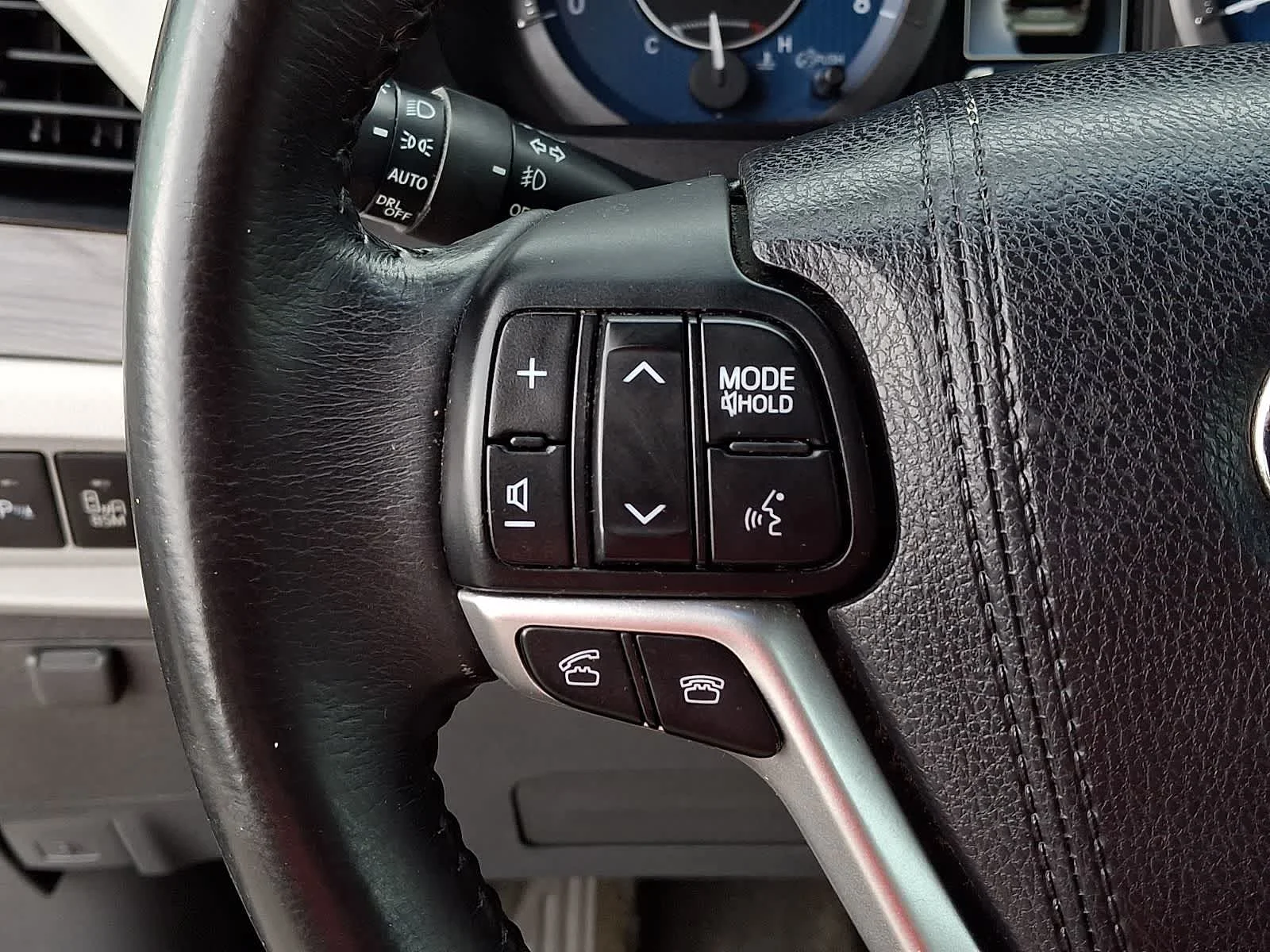Used 2016 Predawn Gray Mica Toyota XLE Premium image 27