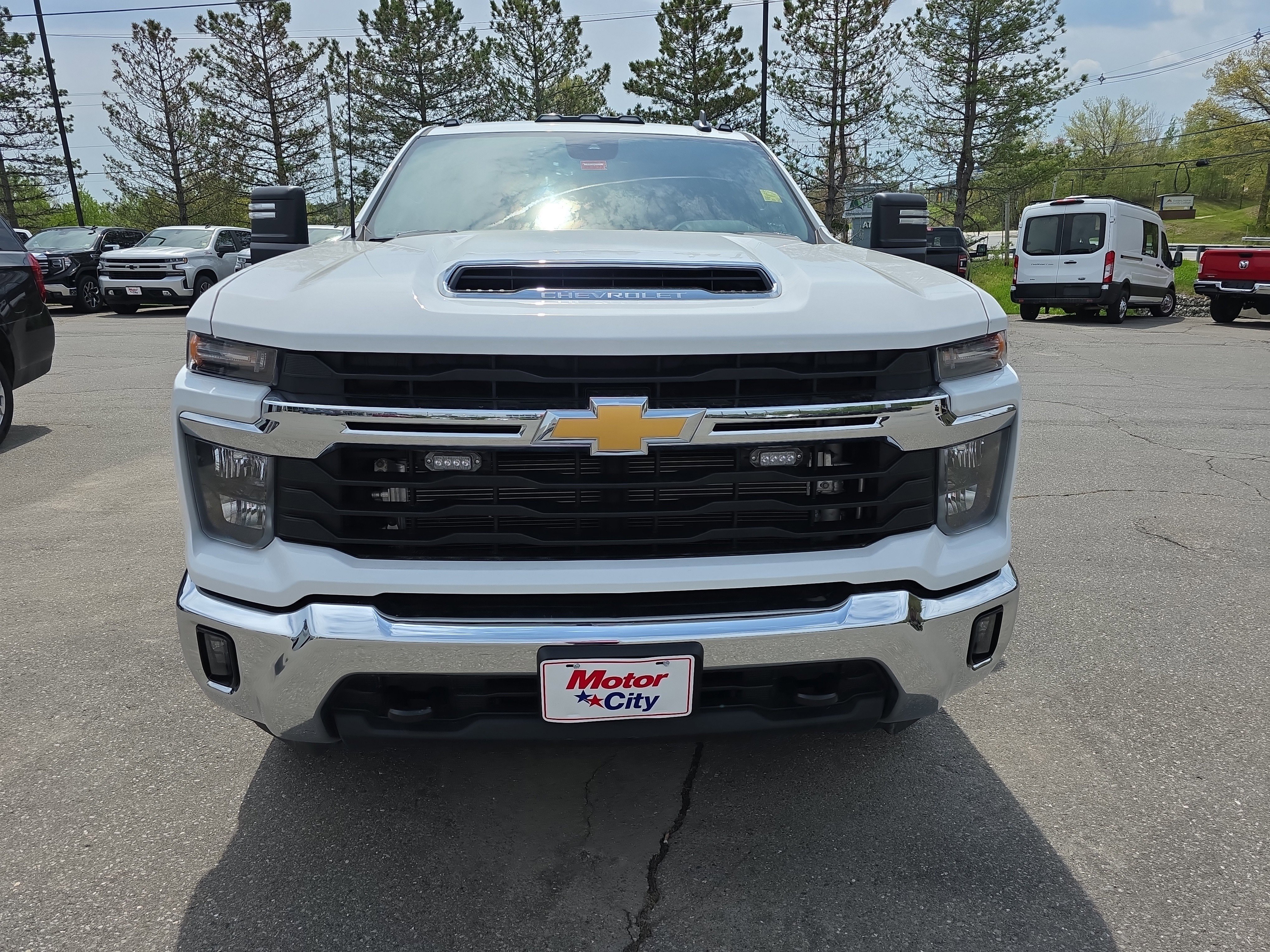 Used 2025 Summit White Chevrolet LT image 7
