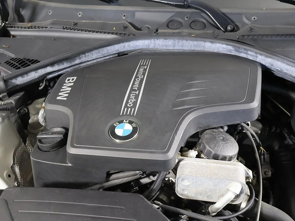 Used 2015 White BMW 328i xDrive image 18