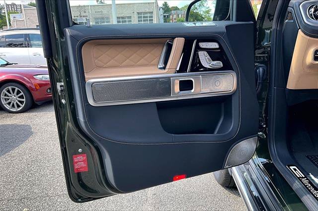 New 2027 MANUFAKTUR Olive Metallic Mercedes-Benz G 580 image 51