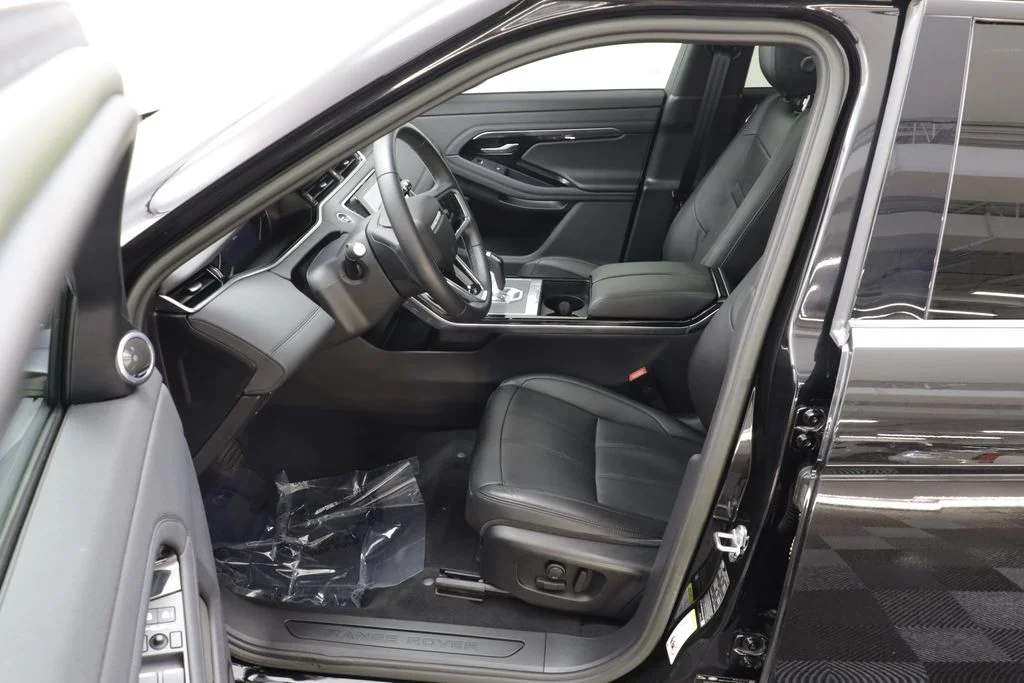 Used 2023 Black Land Rover SE image 6