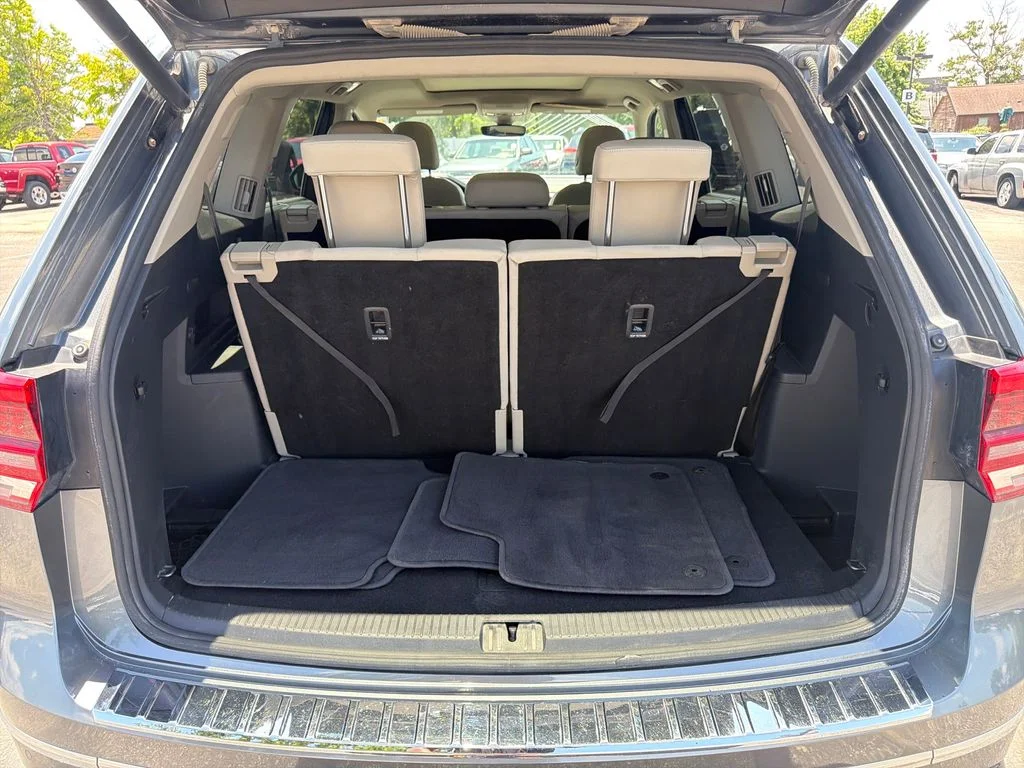 Used 2019  Volkswagen SEL Premium image 26