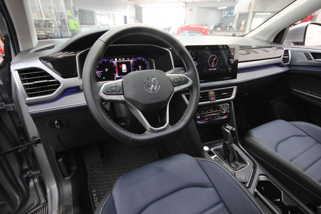 2025 Volkswagen Taos SEL - Photo 18