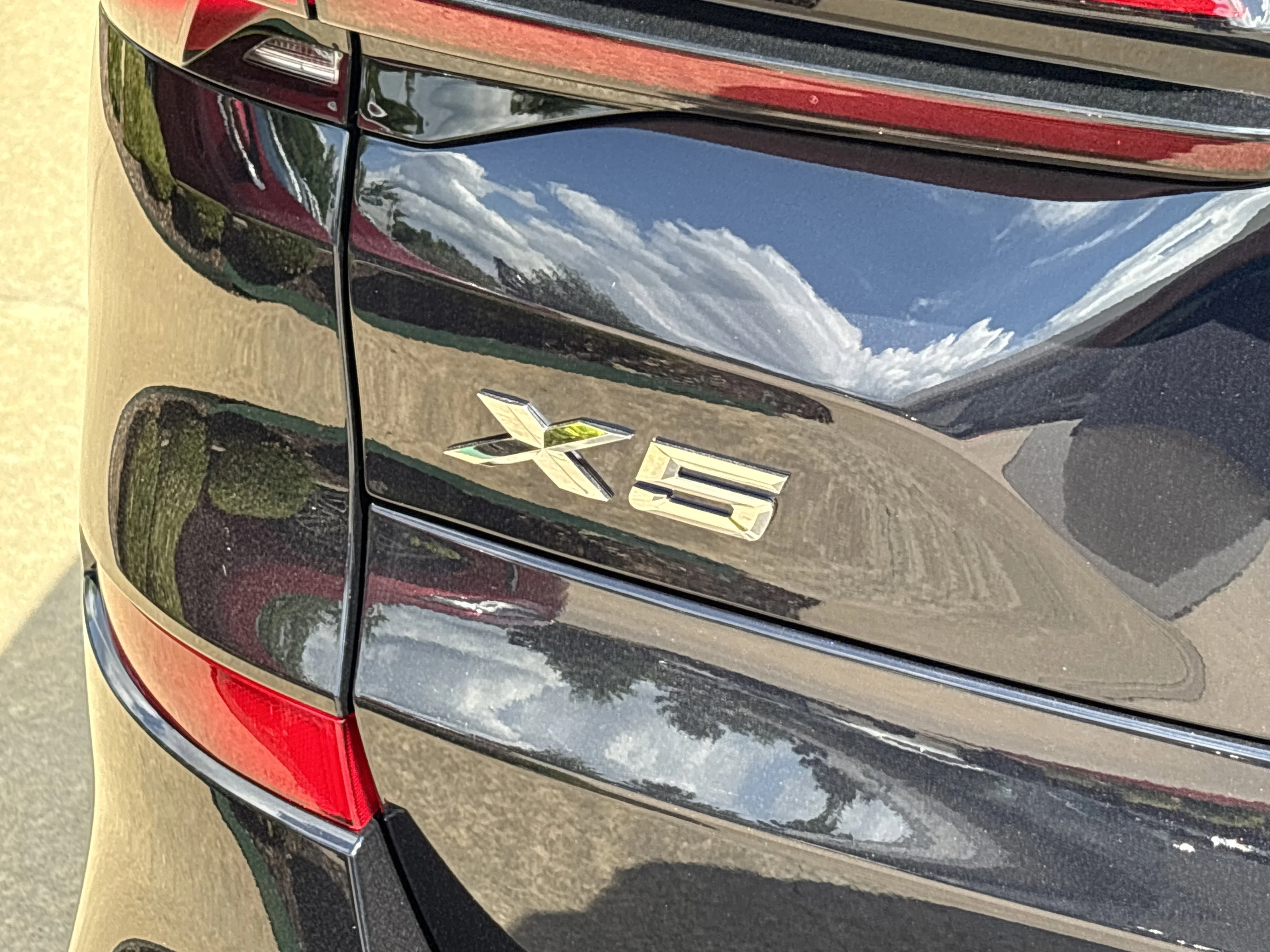 New 2026 0416 Carbon Black Metallic BMW xDrive40i image 5