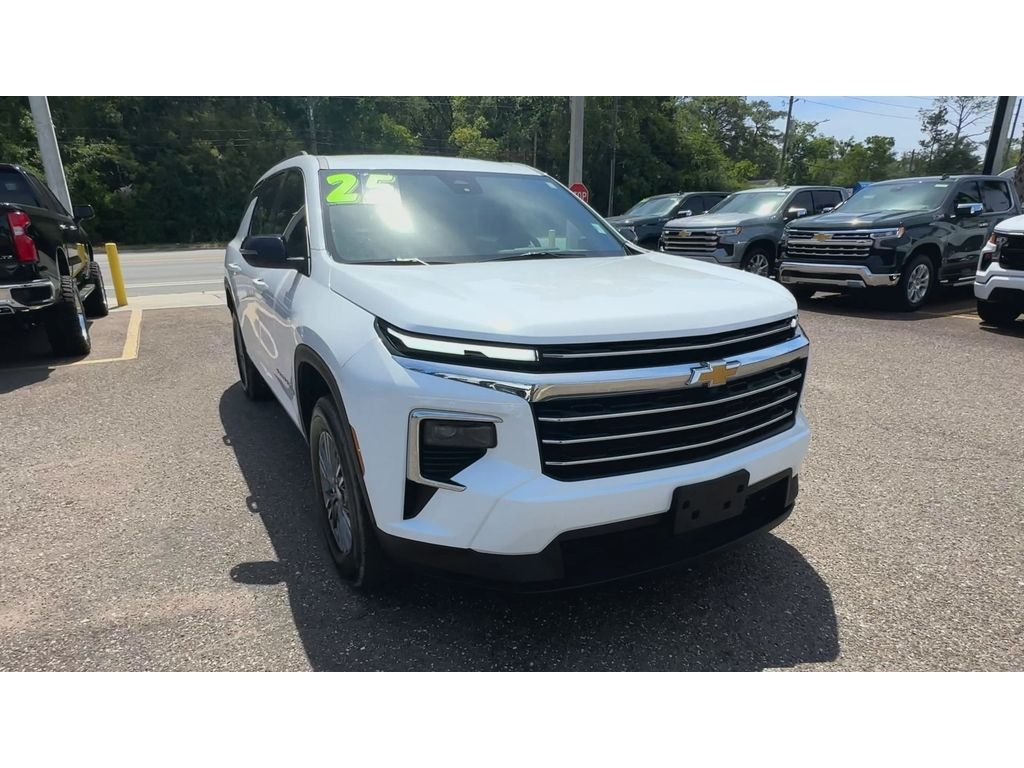 Used 2025 Summit White Chevrolet LT image 8