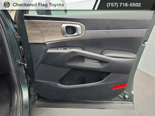Used 2022 Aruba Green Kia S image 27