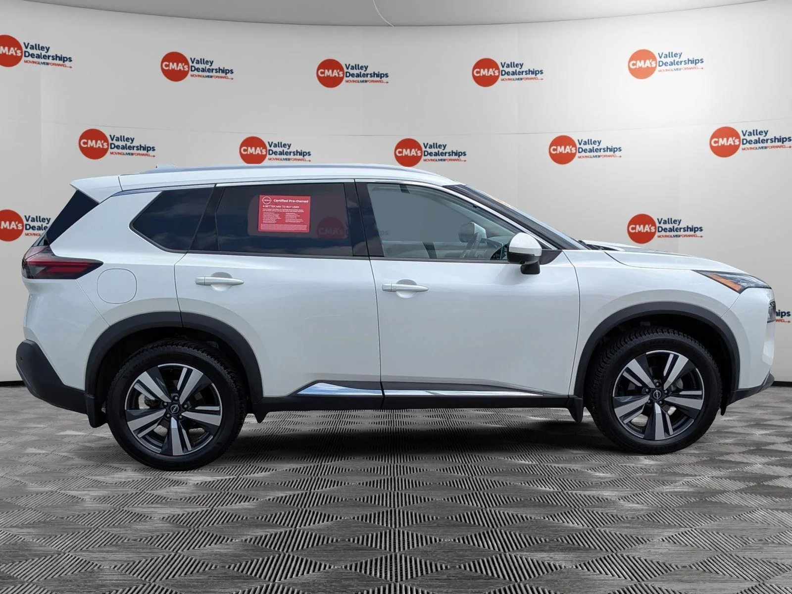 Used 2023 Pearl White Tricoat Nissan SL image 4