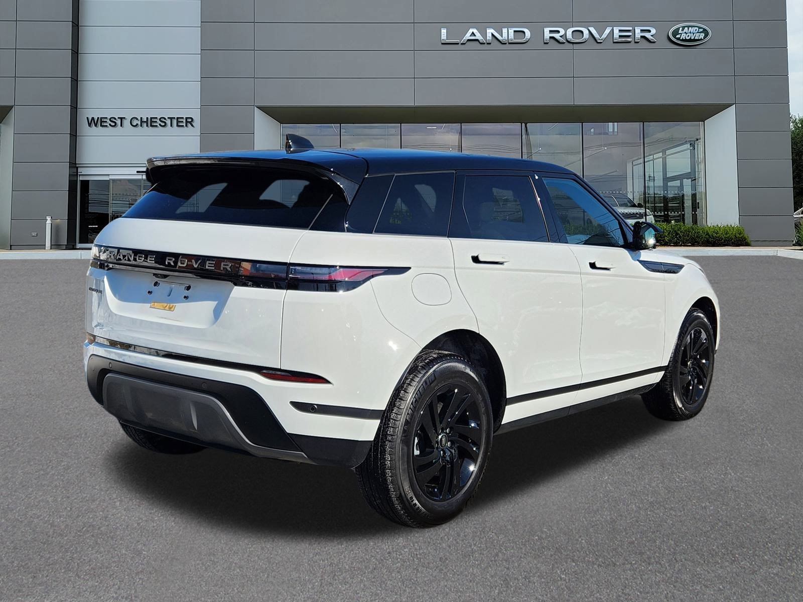 Certified Used 2026 Fuji White Land Rover S image 4