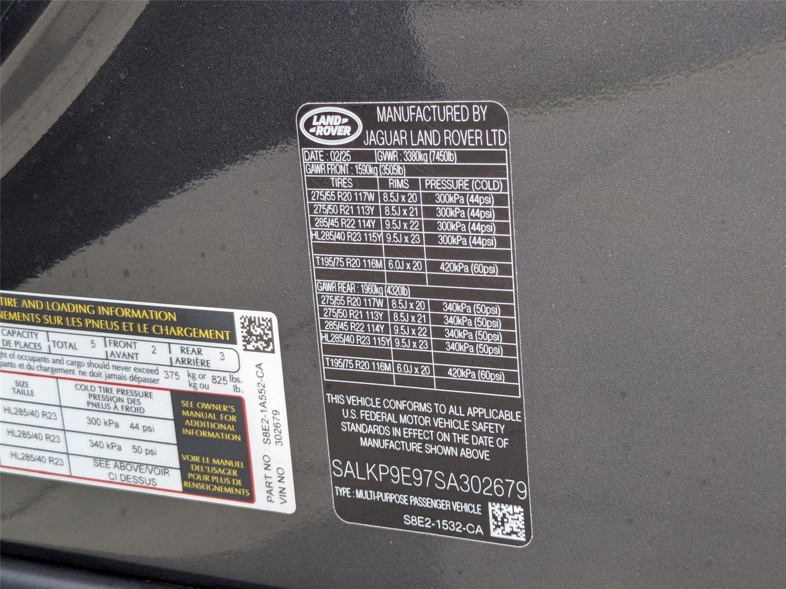 Used 2025 Carpathian Grey Premium Metallic Land Rover SE image 19