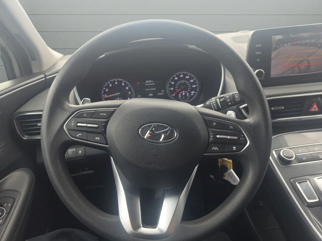 Used 2023 Silver Hyundai SE image 16