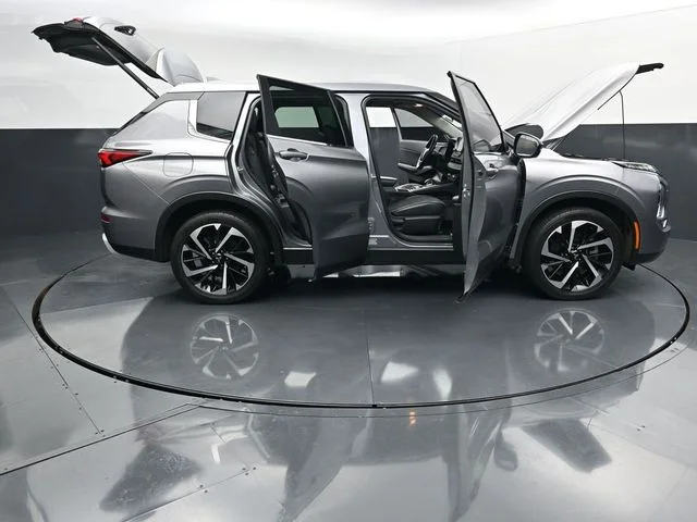 Used 2022  Mitsubishi SE image 42
