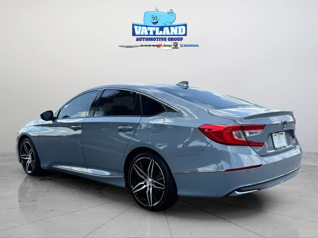 2022 Honda Accord Hybrid Touring - Photo 3