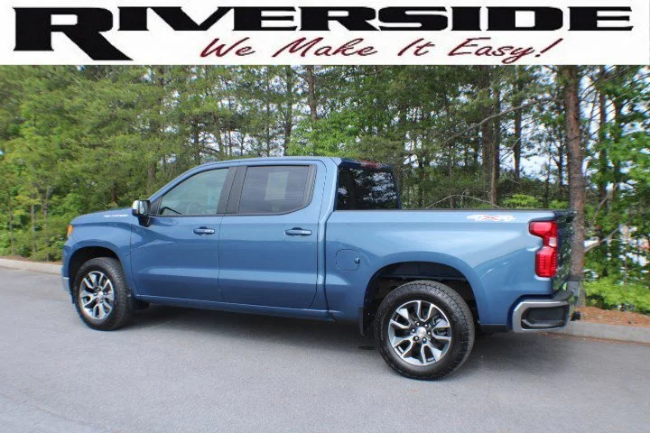 Used 2024 Lakeshore Blue Metallic Chevrolet LT (2FL) image 3